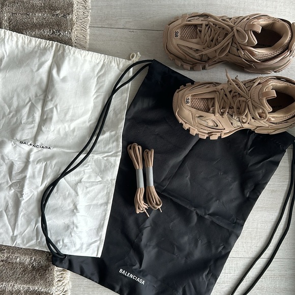 BALENCIAGA WOMEN'S TRACK SNEAKER RECYCLED SOLE IN BEIGE - Picture 10 of 11